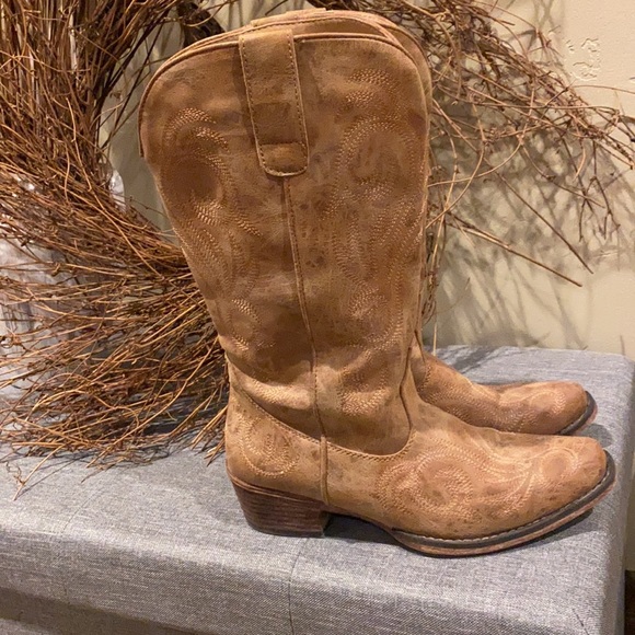 Brown cowgirl boots - Picture 2 of 3